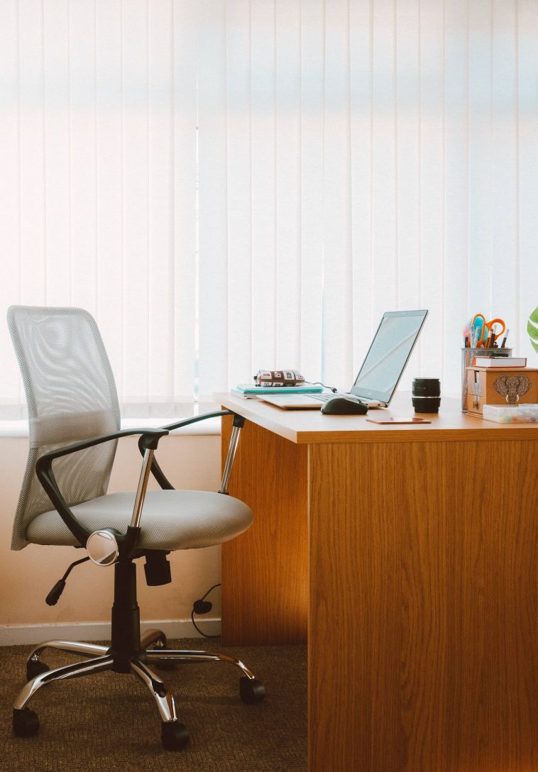 5 Things You Need for a Perfect Home Office (2023 version)